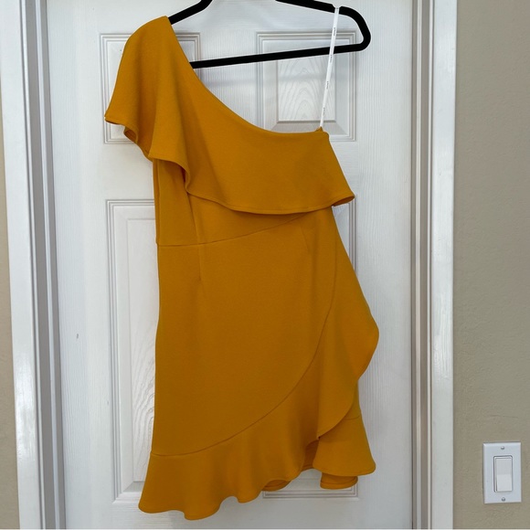 MINKPINK Mustard Yellow Ruffle One Shoulder Mini Dress - Medium - Picture 2 of 9